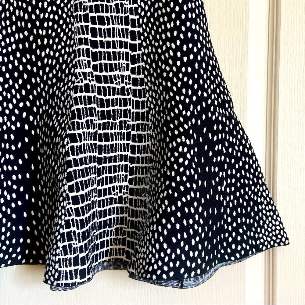 N/N Black and White Patterned High Waisted  A-Line Skirt Size L